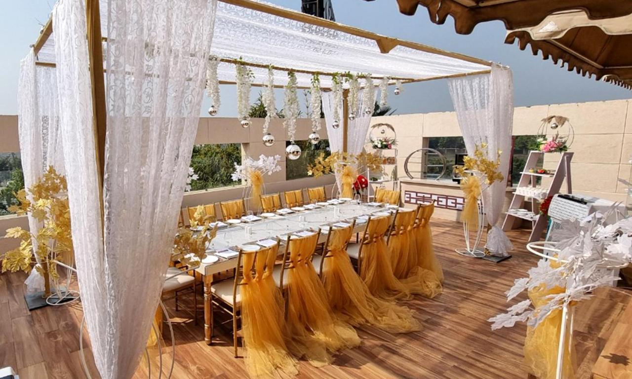 Bravura Gold Resort Meerut Buitenkant foto