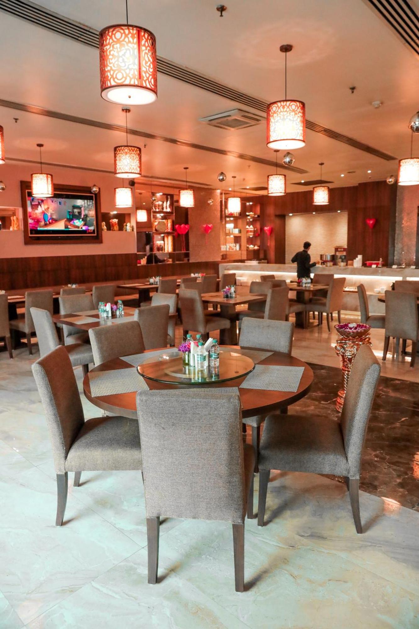Bravura Gold Resort Meerut Buitenkant foto