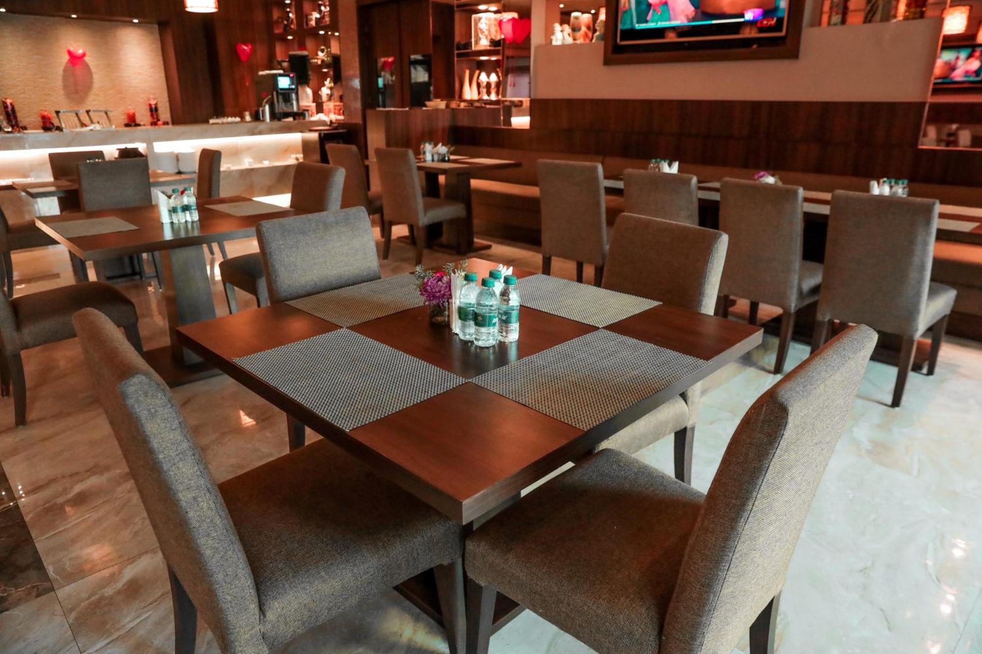 Bravura Gold Resort Meerut Buitenkant foto