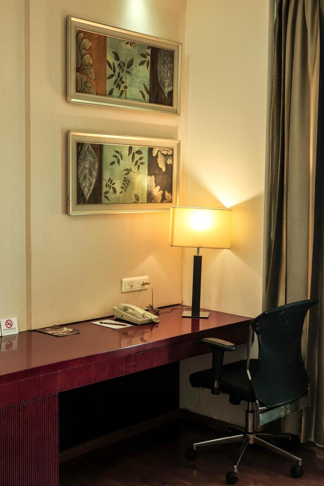 Bravura Gold Resort Meerut Buitenkant foto